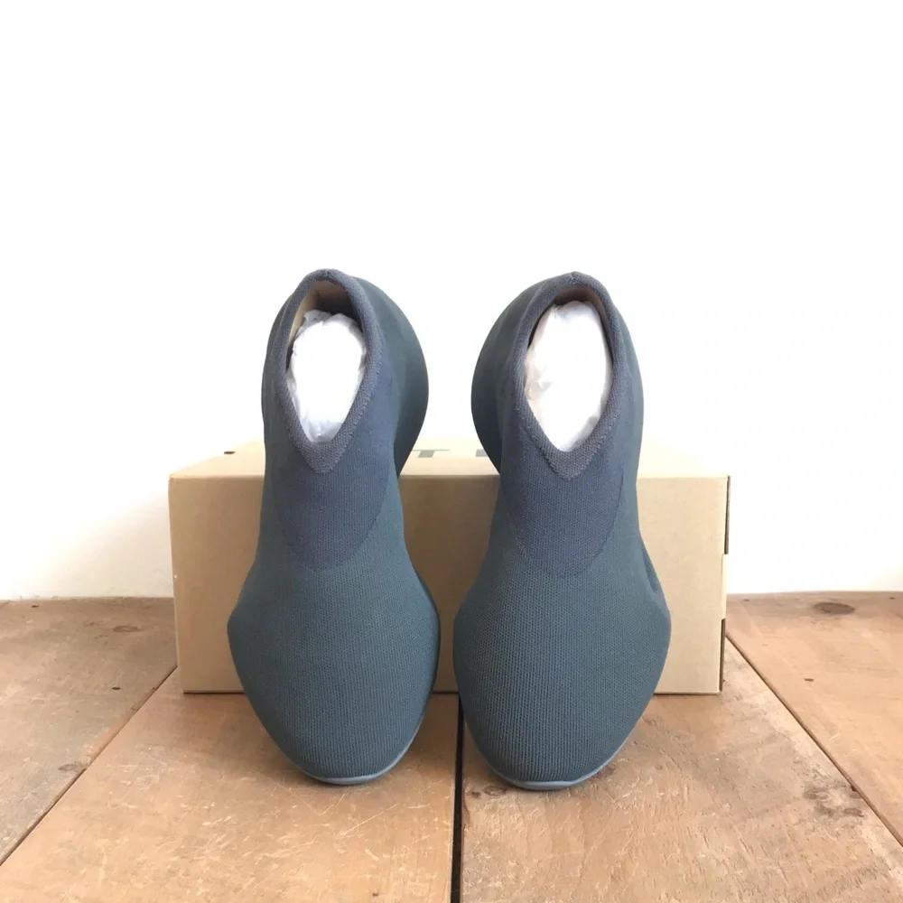 Yeezy Knit RNR - Picture 2 of 9